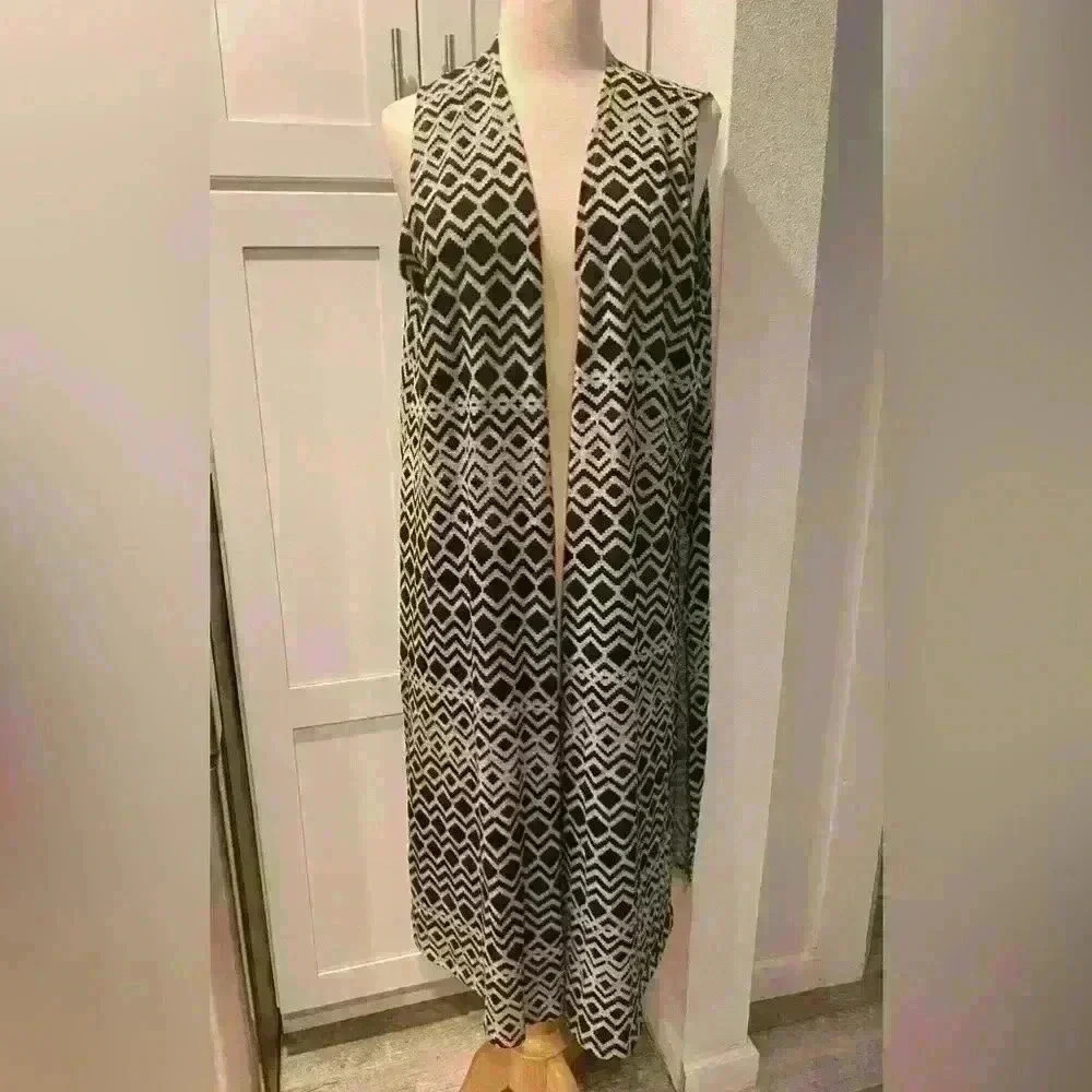 Lularoe Open Front Cardigan in black and white.